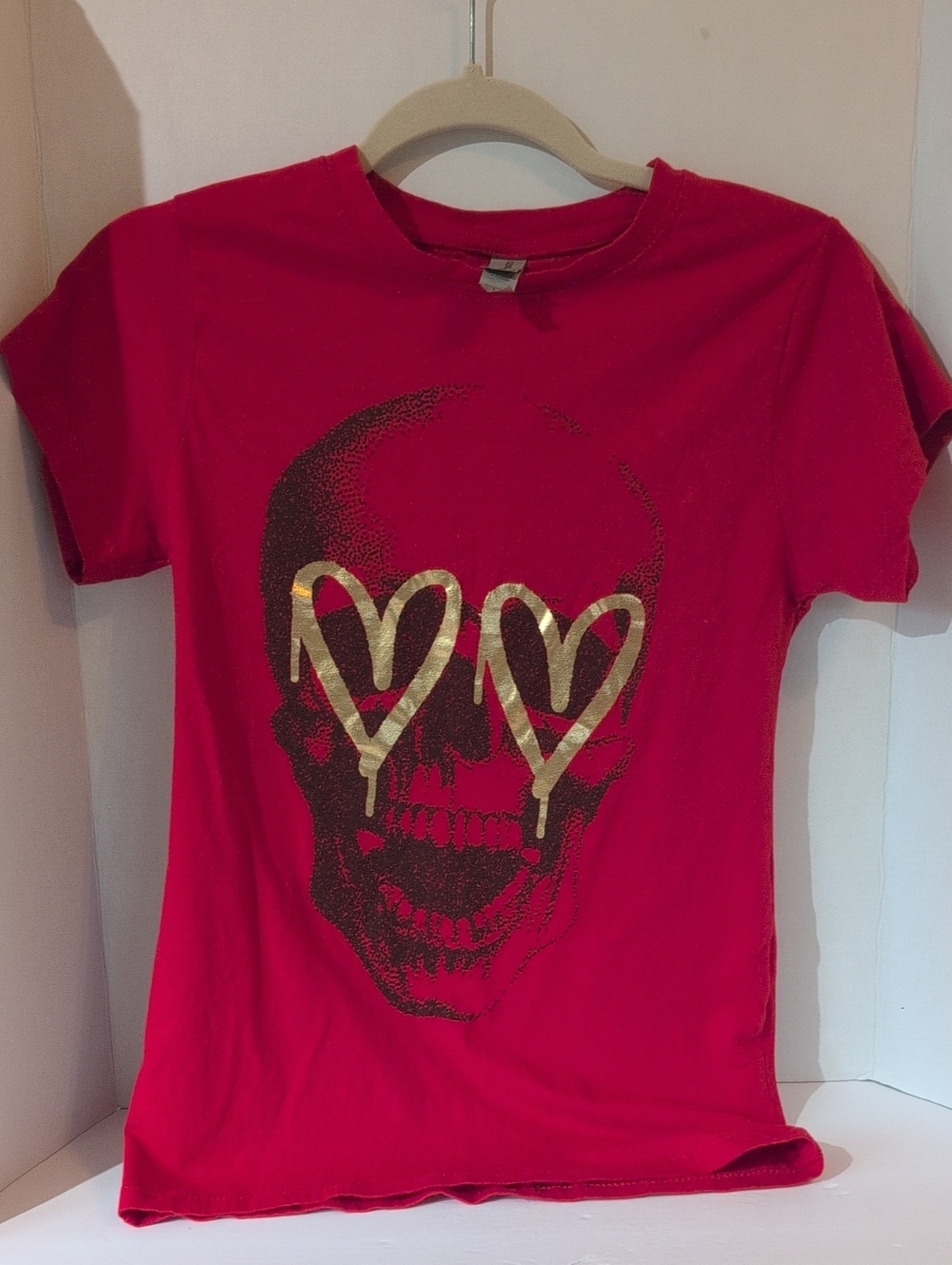 Girls L/ Wmns XS Red Skull Graphic Tee with Gold Hearts, Boutique
